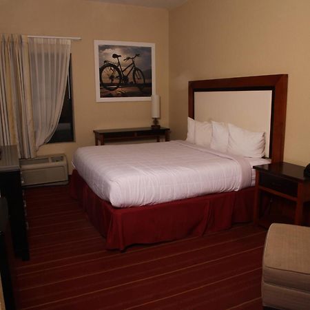 Days Inn By Wyndham Semmes Мобил Екстериор снимка