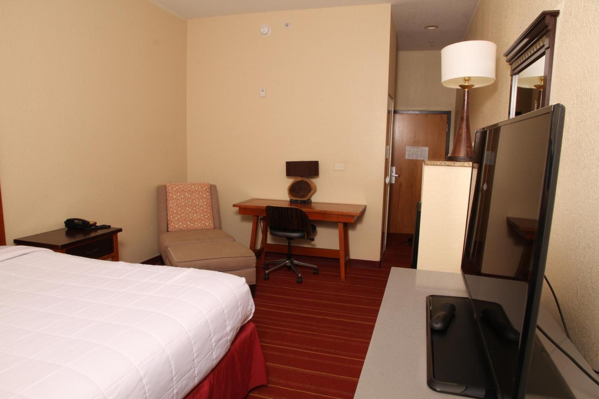 Days Inn By Wyndham Semmes Мобил Екстериор снимка