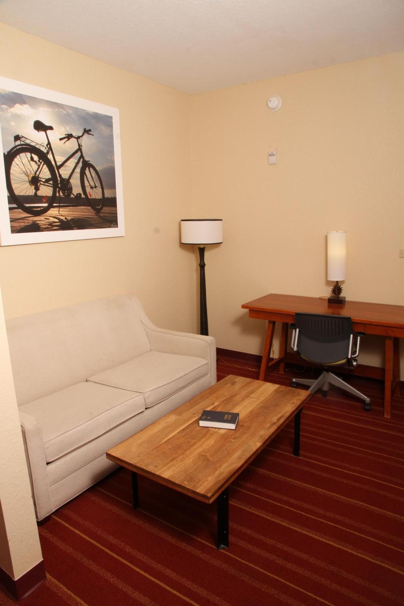 Days Inn By Wyndham Semmes Мобил Екстериор снимка