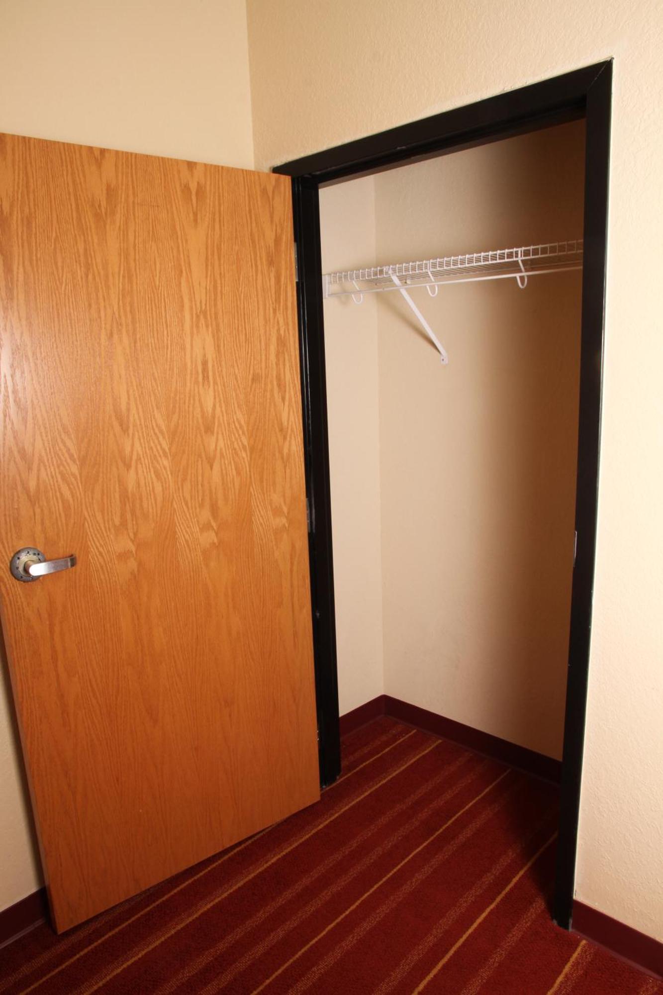 Days Inn By Wyndham Semmes Мобил Екстериор снимка