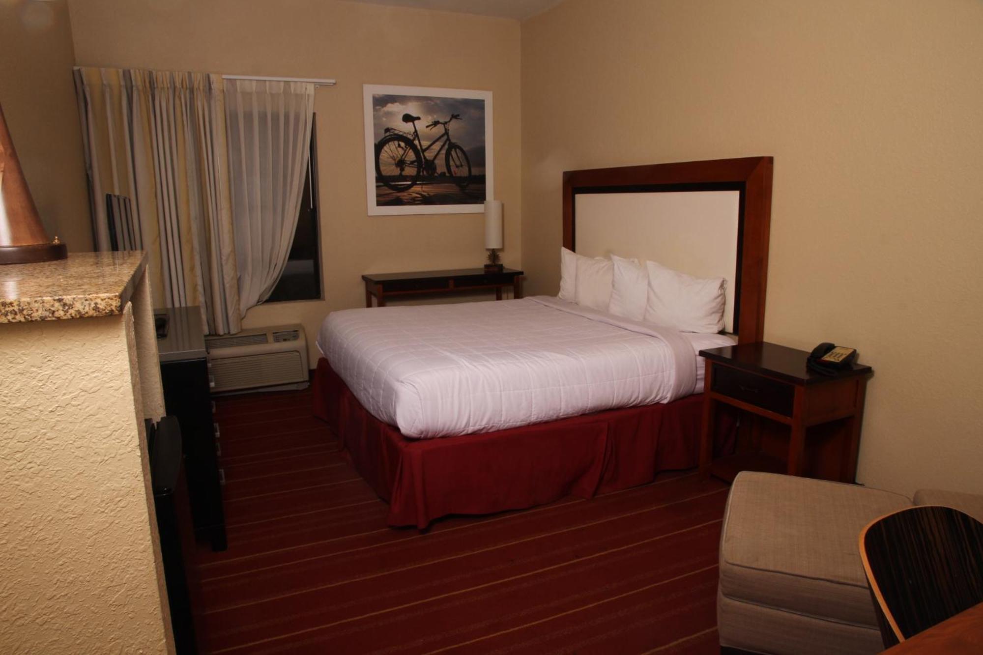 Days Inn By Wyndham Semmes Мобил Екстериор снимка
