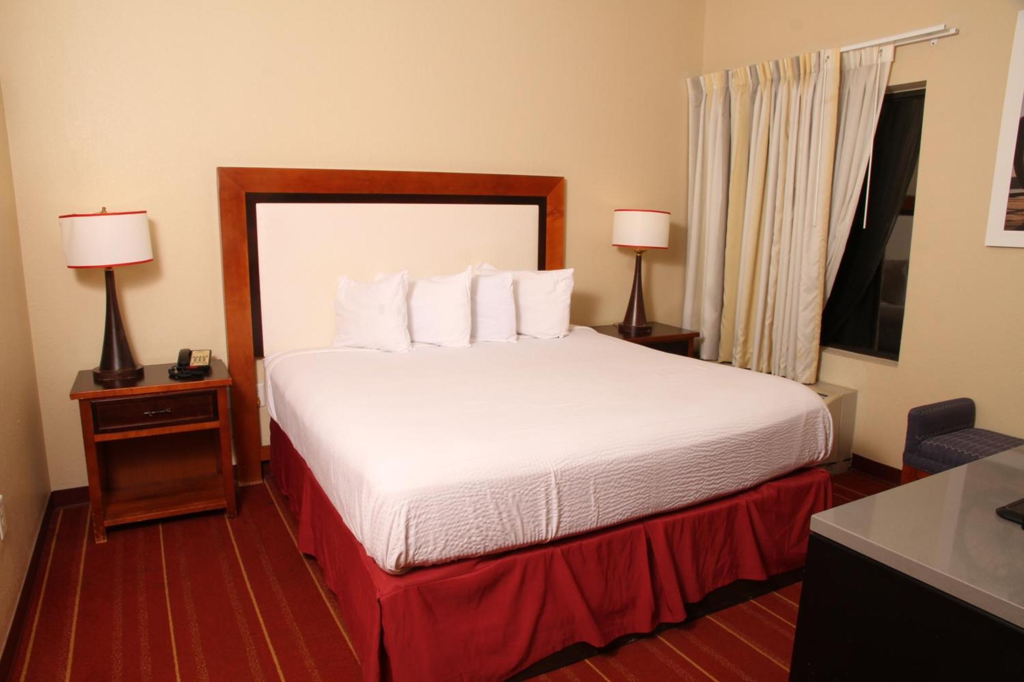 Days Inn By Wyndham Semmes Мобил Екстериор снимка