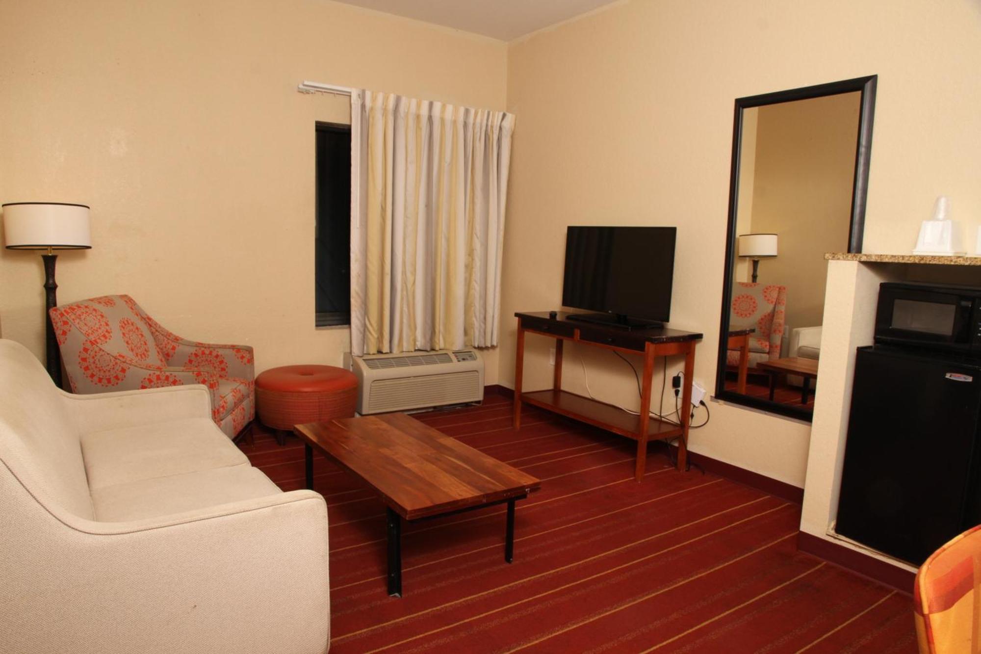 Days Inn By Wyndham Semmes Мобил Екстериор снимка