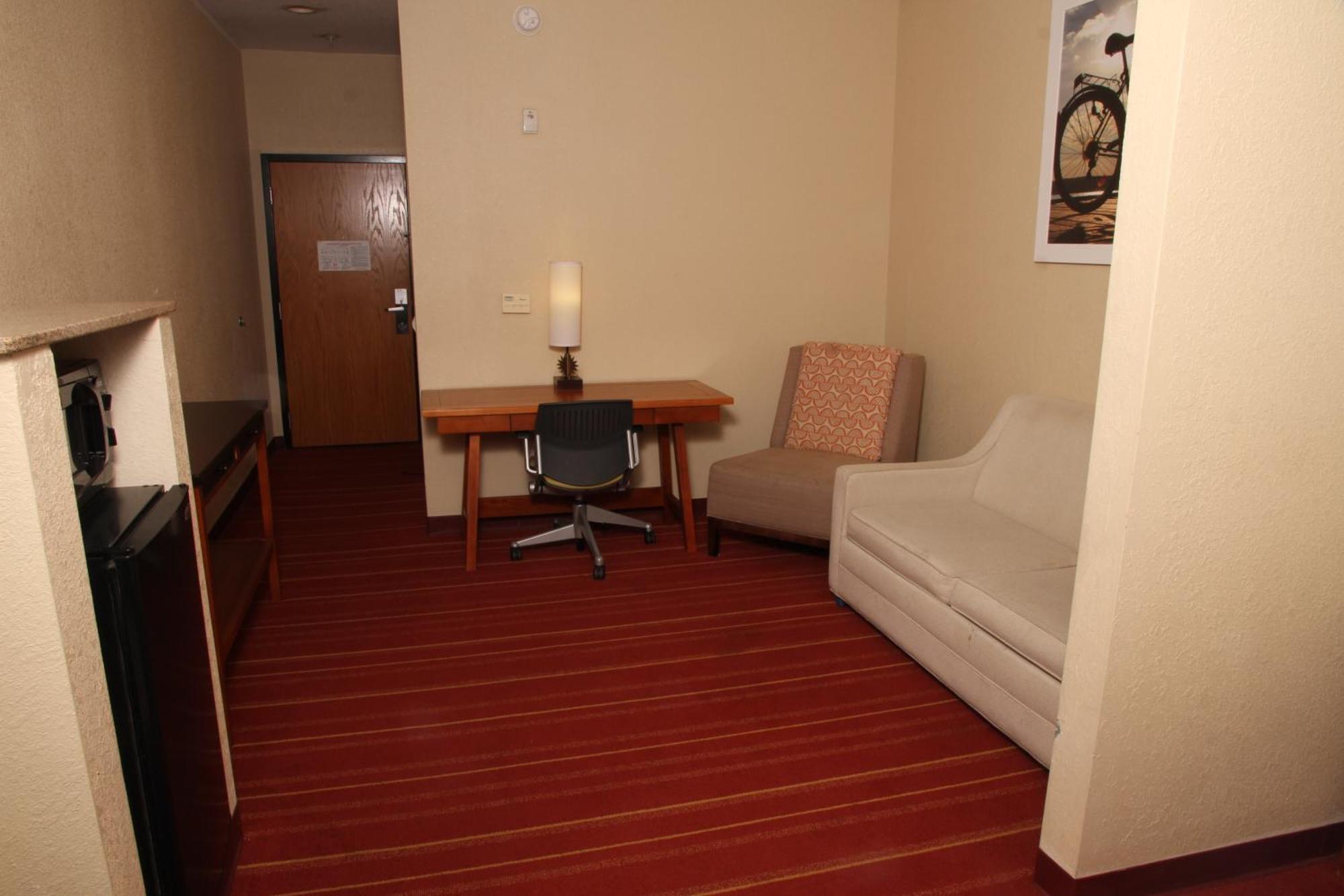 Days Inn By Wyndham Semmes Мобил Екстериор снимка