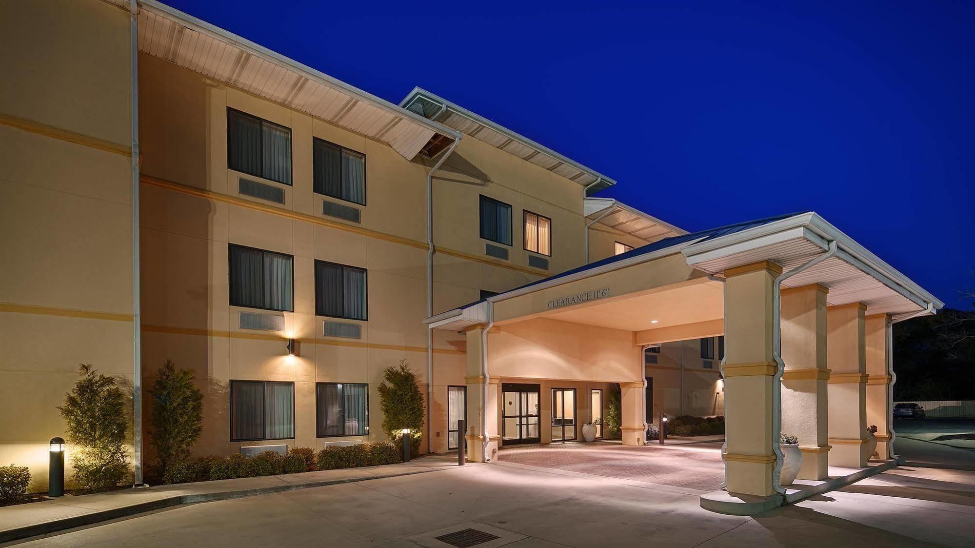 Days Inn By Wyndham Semmes Мобил Екстериор снимка