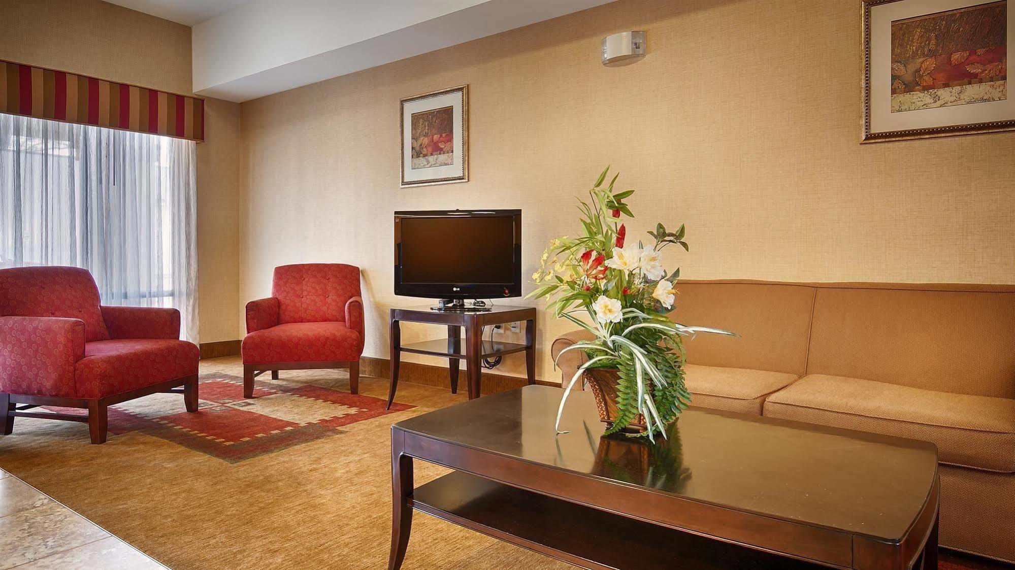 Days Inn By Wyndham Semmes Мобил Екстериор снимка