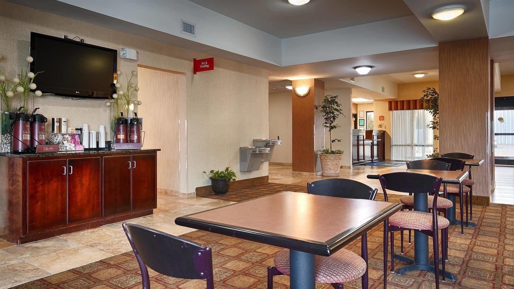 Days Inn By Wyndham Semmes Мобил Екстериор снимка